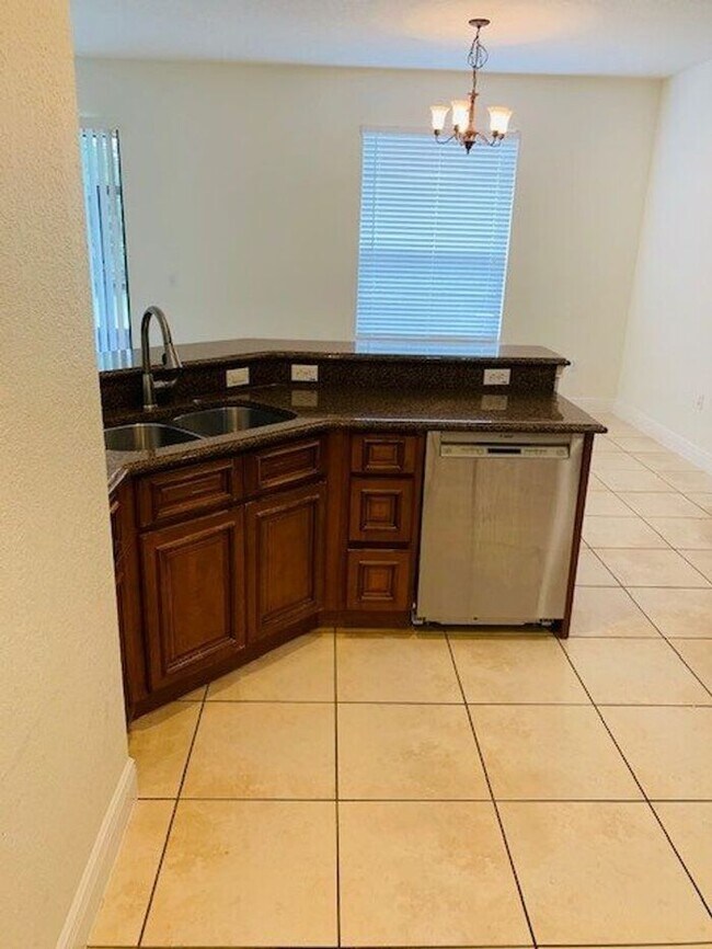 Building Photo - Gated Community of La Fortuna in Kissimmee
