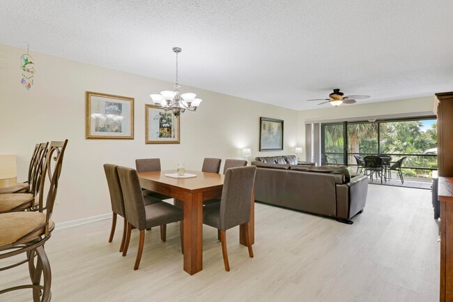 Building Photo - 1600 NE Dixie Hwy