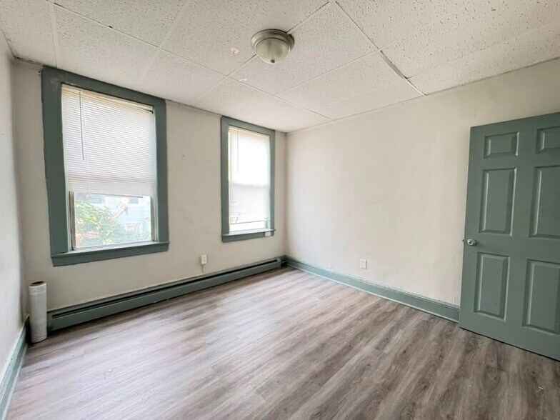 Building Photo - 53 Stegman St
