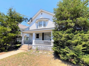 Building Photo - Updated 3 bedroom home