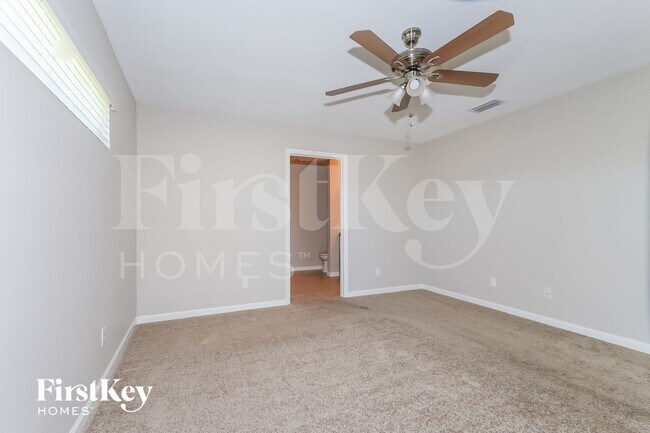 Building Photo - 1158 SW Eleuthera Ave