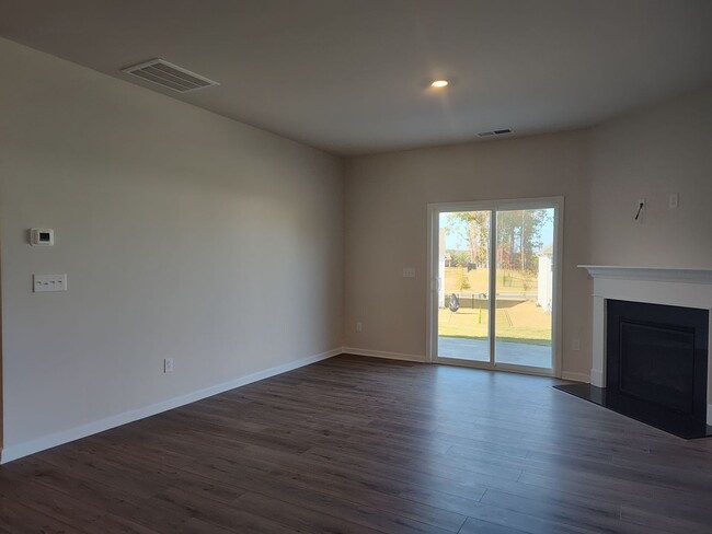 Building Photo - Move-in ready Home located in the Brightwa...