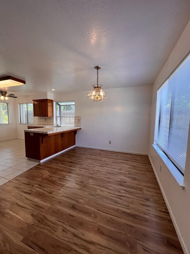 Building Photo - 479 E Alluvial Ave