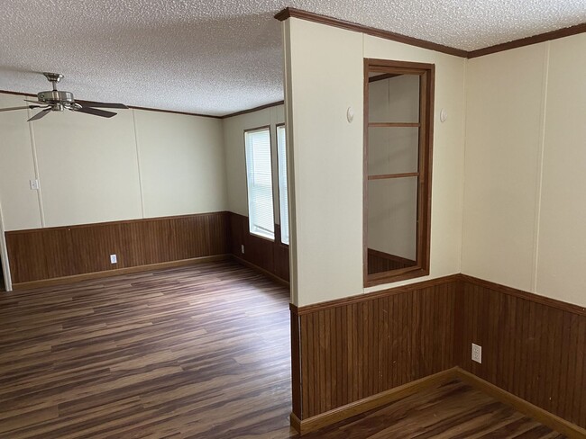 Building Photo - Double Wide for Rent on 1/2 Acre in Crawfo...