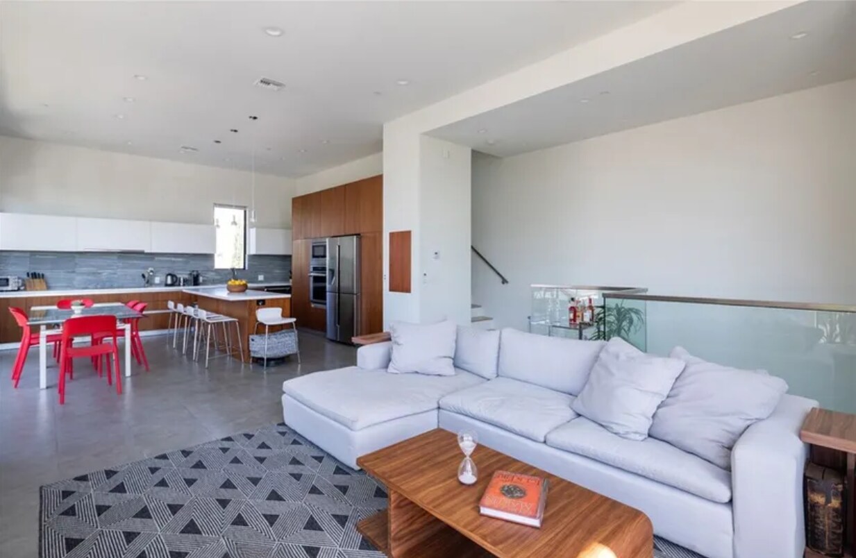 Building Photo - 1618 Amherst Ave