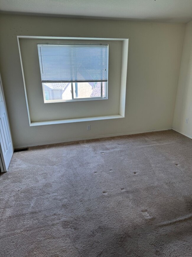 Building Photo - Beautiful 3-Bedroom 2.5 Bathroom in Briarg...