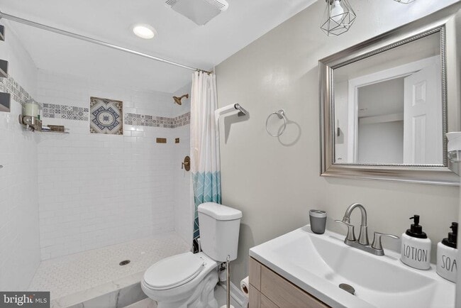 Building Photo - 6103 Lee Pl