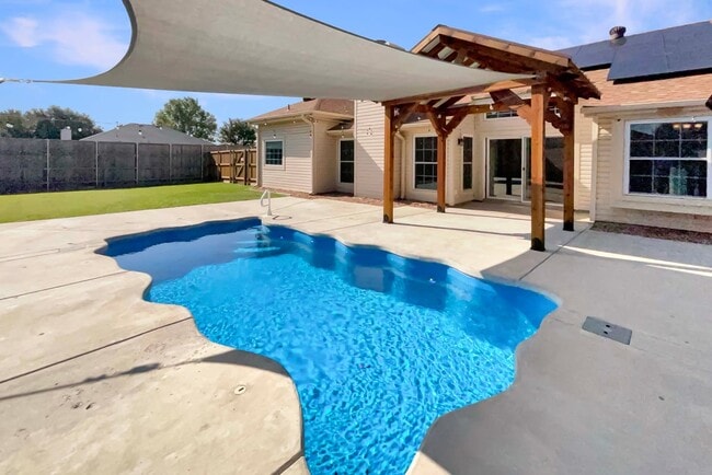 Building Photo - 8017 Spinnaker Cove