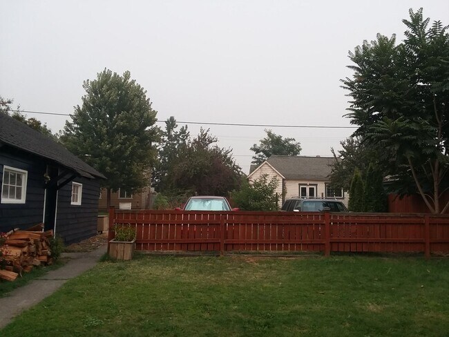 Building Photo - House with Primary Suite