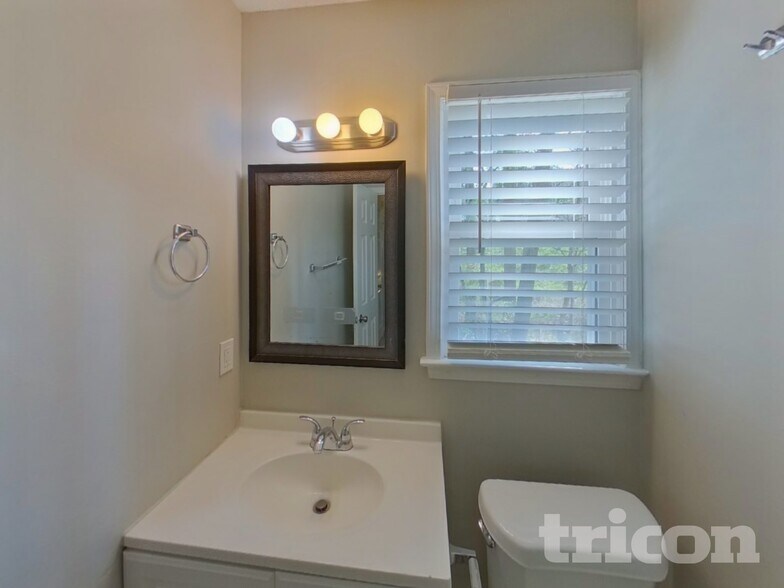 Building Photo - 1444 Riverwood Ct