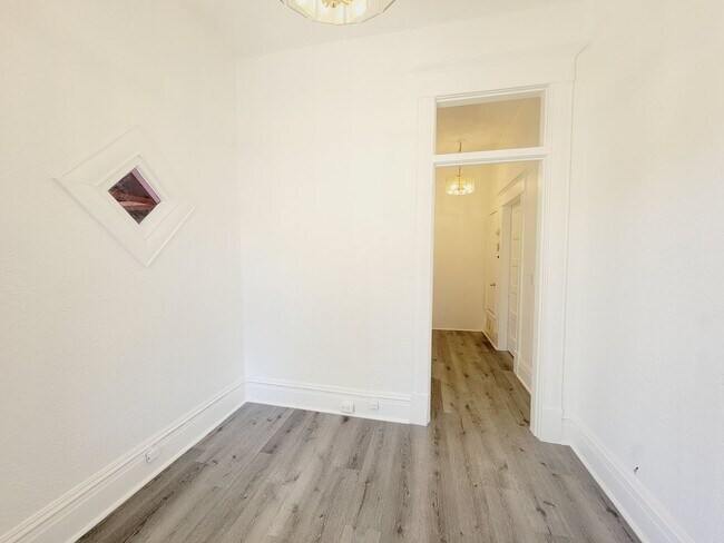 Building Photo - 1928 Arizona Ave