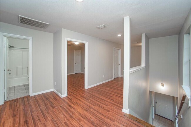Building Photo - 1 Lake Forest Ct