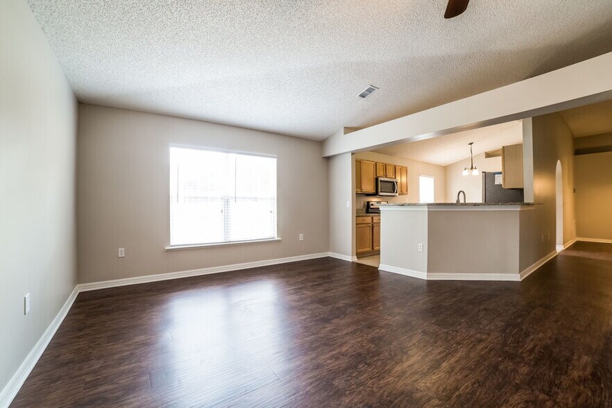 Building Photo - 2925 White Magnolia Loop