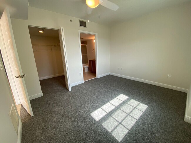 Building Photo - 610 Clematis St