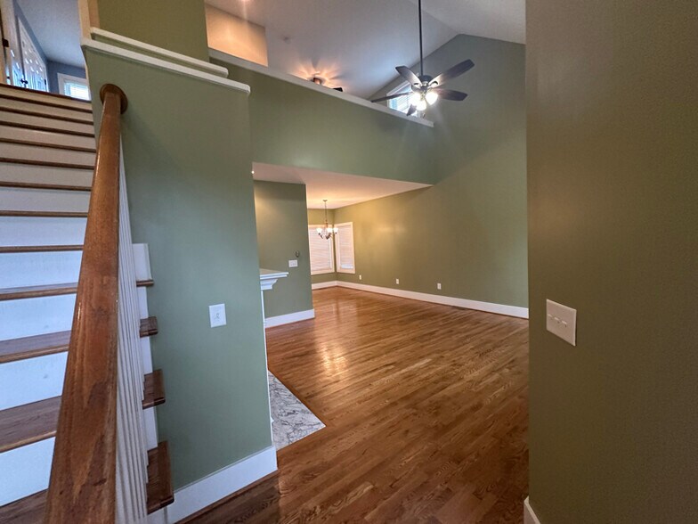 Building Photo - 22 Twin Oaks Dr