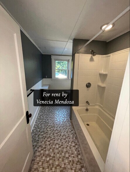 Building Photo - 22 Fairmount St