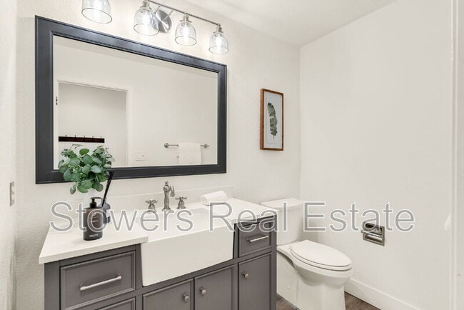 Building Photo - 690 Glasgow Cir