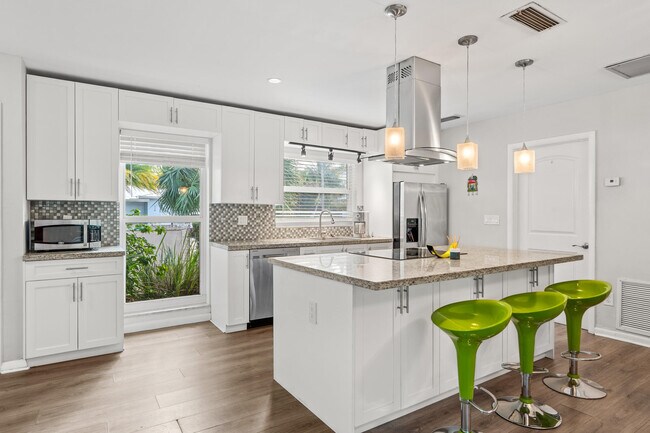 Building Photo - 113 Park Ln E