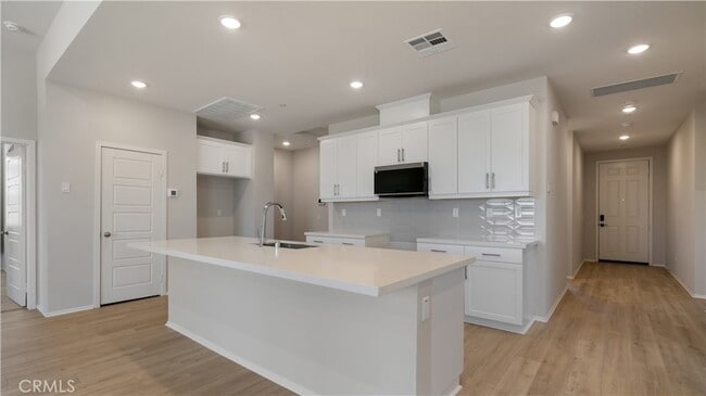 Building Photo - 13925 Mesa View Dr