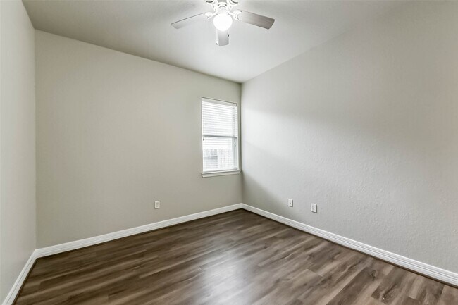 Building Photo - 21617 Horseshoe Dr