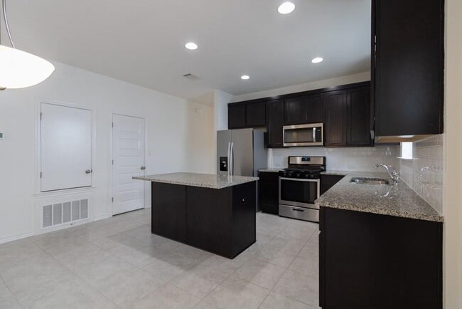 Building Photo - 1925 Cypress Gate Dr