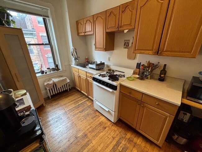 Building Photo - 10 Grove St