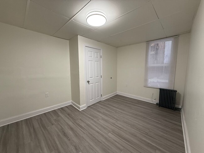 Building Photo - Updated 4BR House now showing!