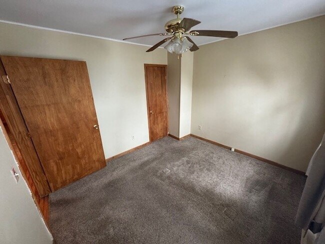 Building Photo - 2 bedroom 1 bathroom