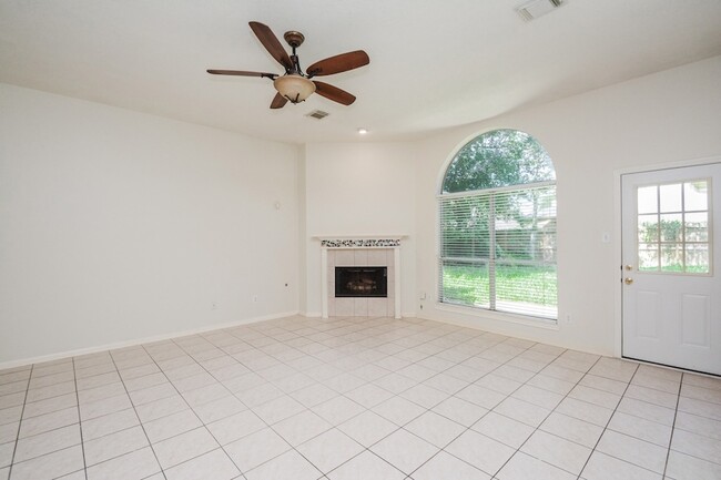 Building Photo - 918 Tennyson Dr