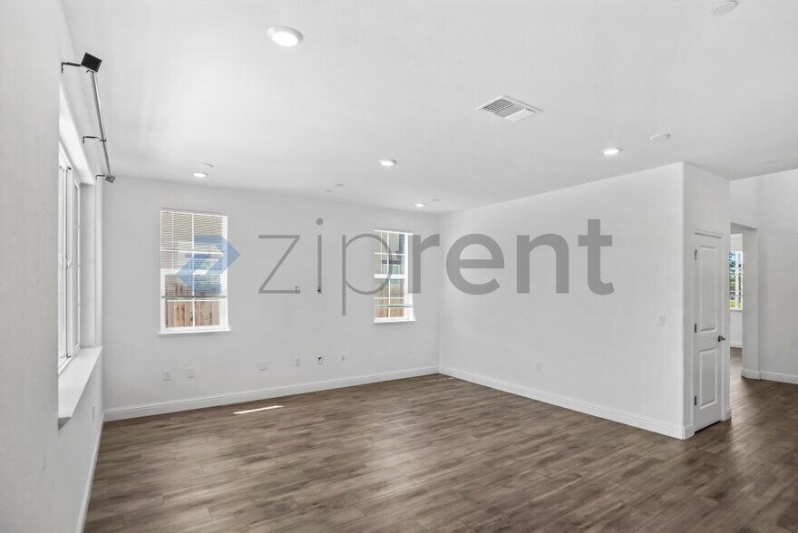 Building Photo - 3286 Deer Oak Street