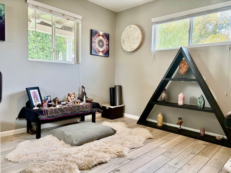 Meditation or yoga room with flexible use as office or bonus room - 6136 N 9th St