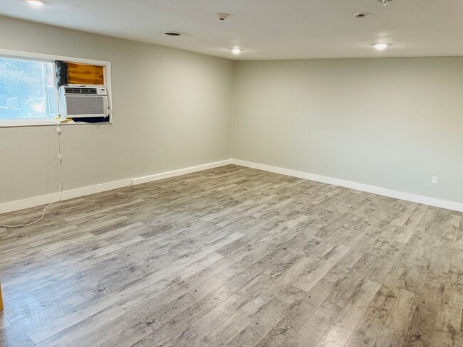 Building Photo - West End Location, Perfect for Daycare Center or Group Home