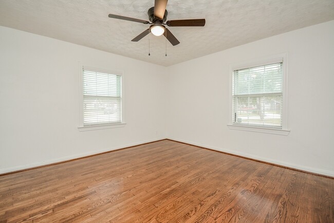 Building Photo - 6422 Sherwood Dr