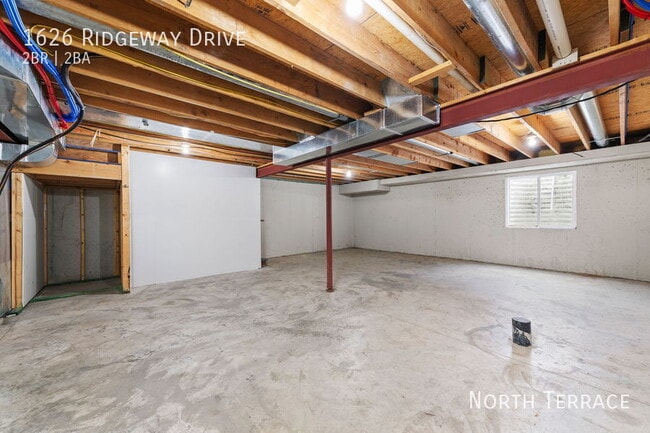 Building Photo - ? Gorgeous 2-Bedroom Townhome with a Huge ...