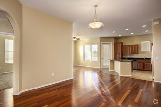 Building Photo - 3 bed 2 bath Condo