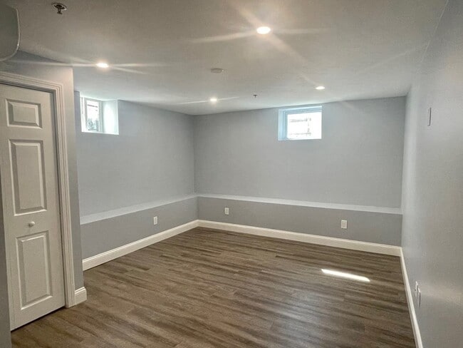 Building Photo - 129 Pleasant St