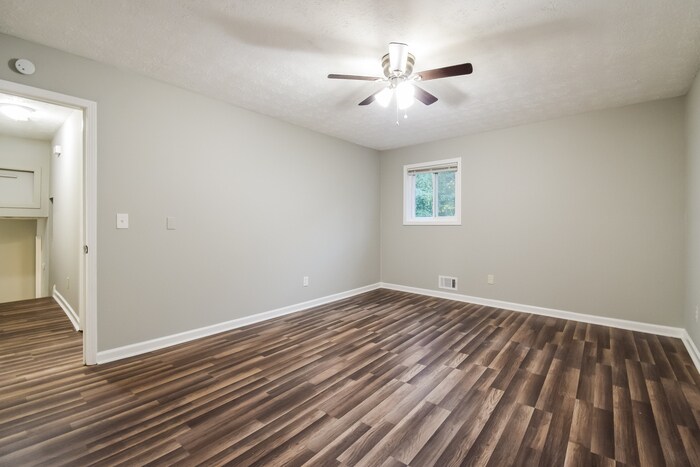 Building Photo - 191 Lucan Way