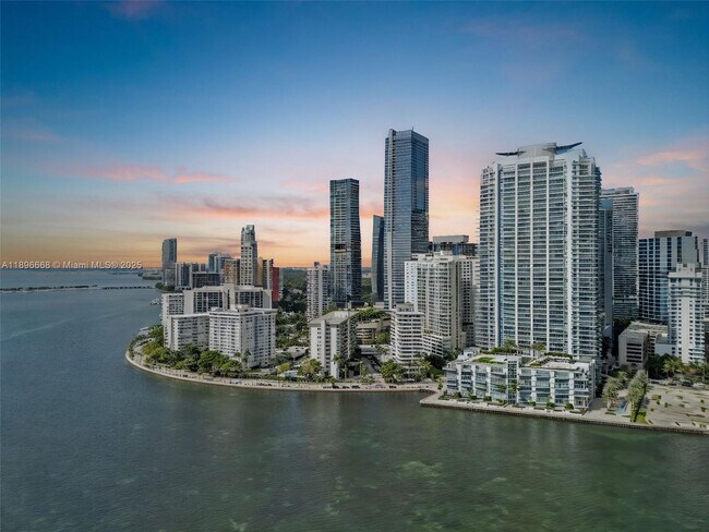 Building Photo - 1331 Brickell Bay Dr