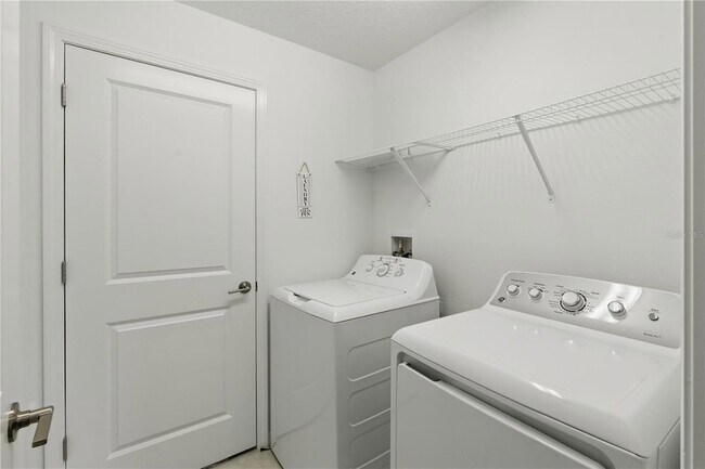 Building Photo - 6177 Shiner St
