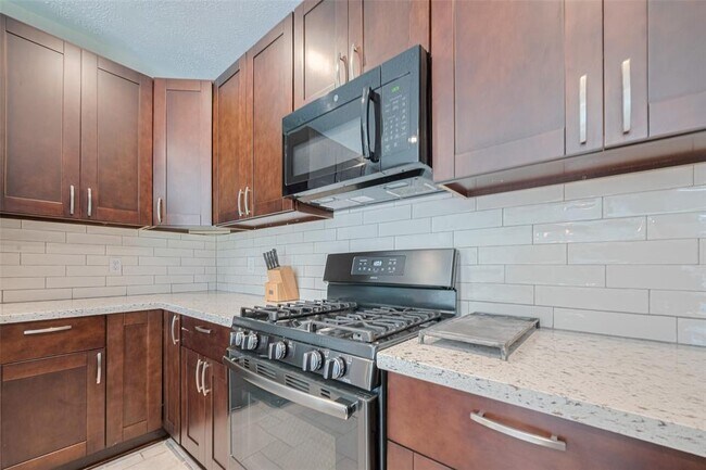 Building Photo - 5706 Georgetown Colony Dr