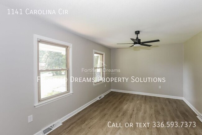Building Photo - 1141 Carolina Cir
