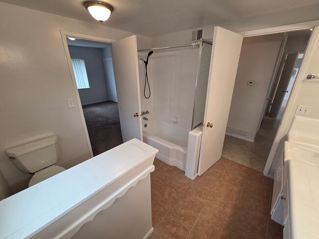 Building Photo - Charter Oak Home with 3 bedrooms, 2.5 baths