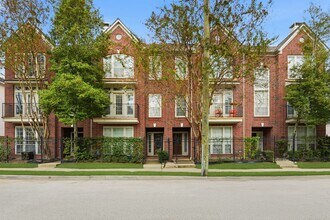 Building Photo - Charming Corner Townhouse in the Heart of Midtown