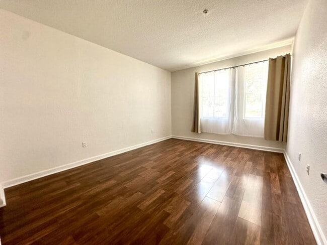 Building Photo - 1002 Shoma Dr