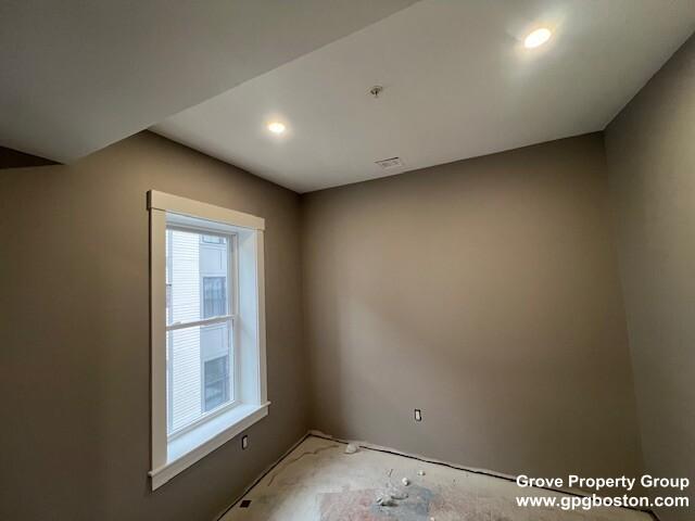 Building Photo - 4 bedroom in Boston MA 02127