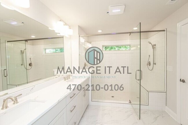 Building Photo - Elegant 4 bedroom Townhome in Chamblee close to I-85