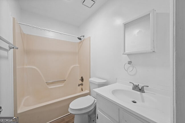 Building Photo - 1012 Davis St