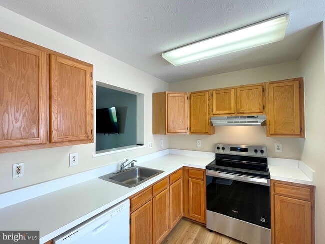 Building Photo - 45288 Rumsford Ln