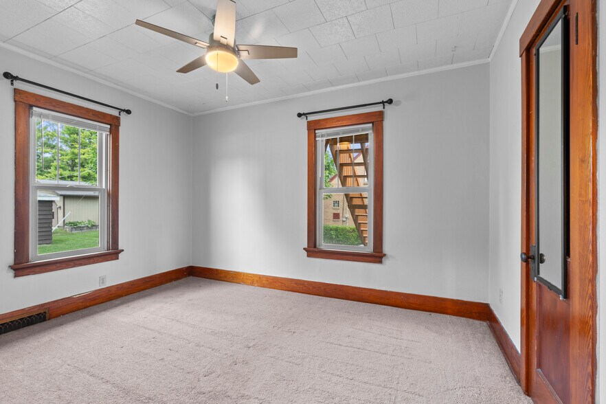 Building Photo - 944 Detroit St