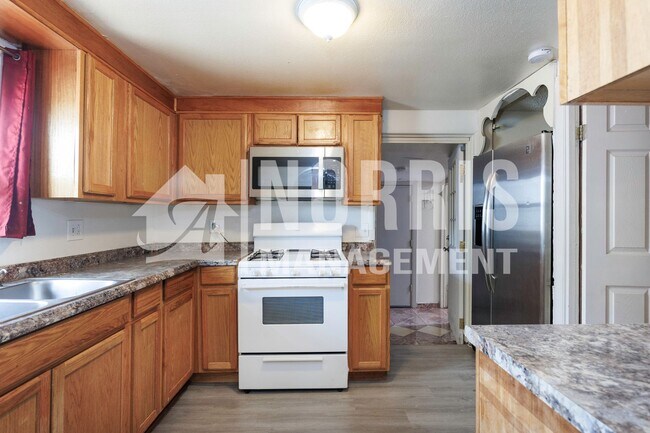 Building Photo - NO HOA Home in a Great Location